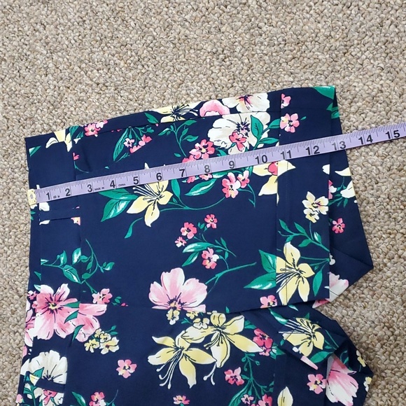 Lily Morgan Floral Pattern Shorts Size Small - Picture 5 of 6